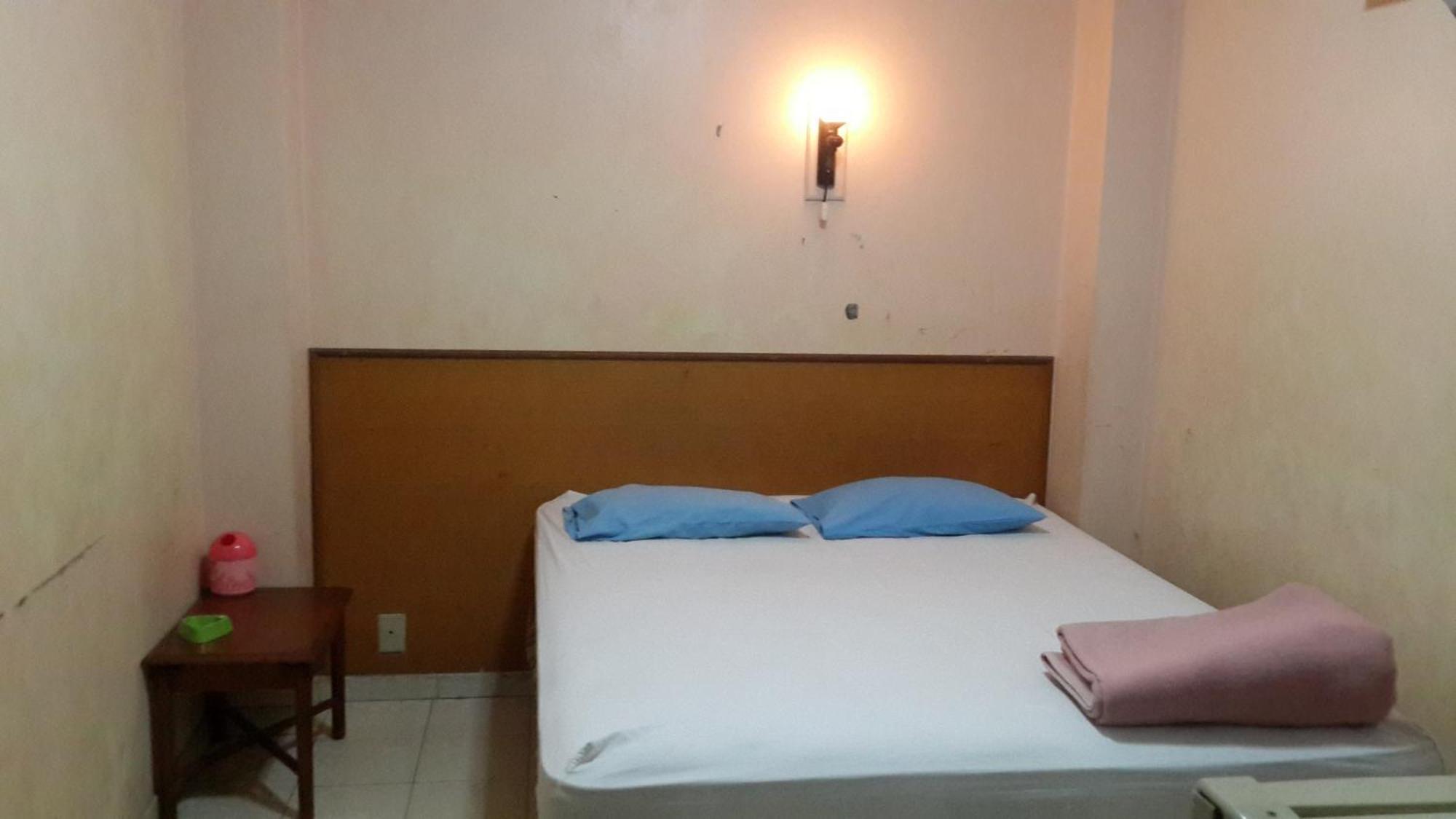 Hotel Pinangsia Jakarta Buitenkant foto